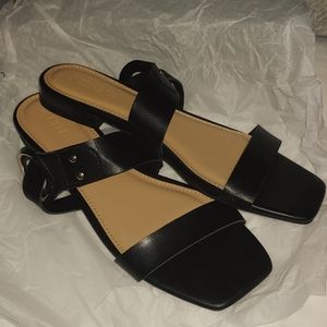 ORIANA Flat Sandals